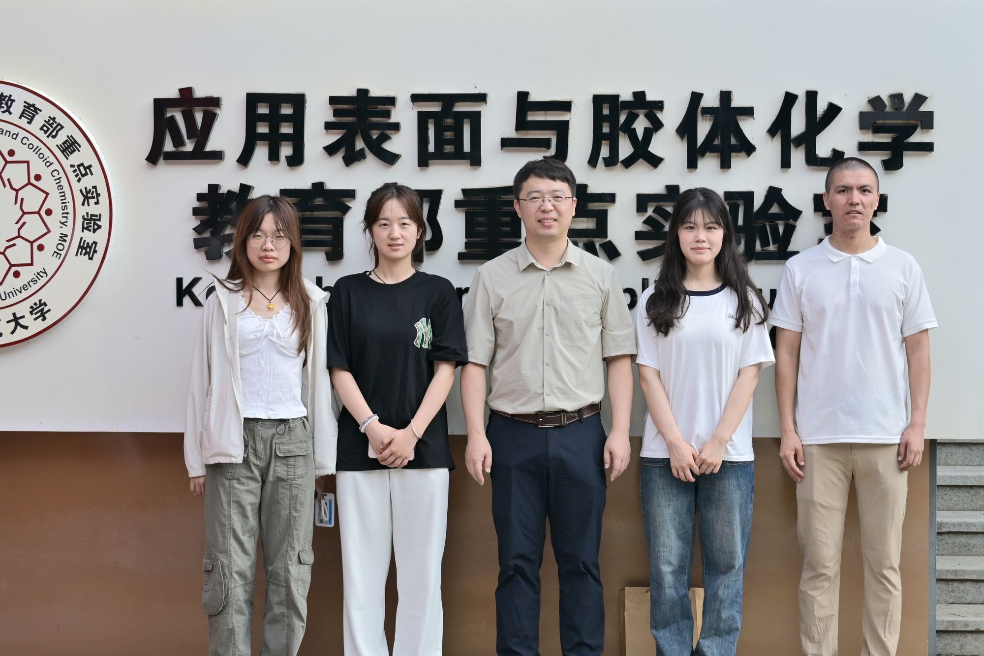 2024届彭浩南老师组毕业留影